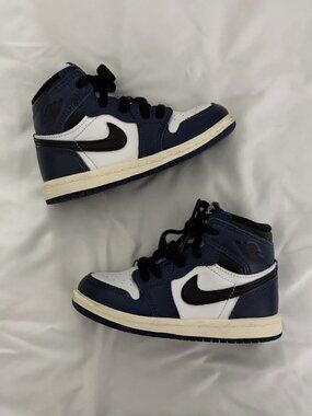 Jordan 1 Retro High OG in Midnight Navy and Black Size 8 C